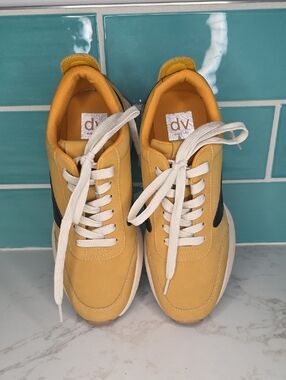 DV by Dolce Vita Mustard Yellow "Bossy" Sneakers with Black Side Accent Size 9